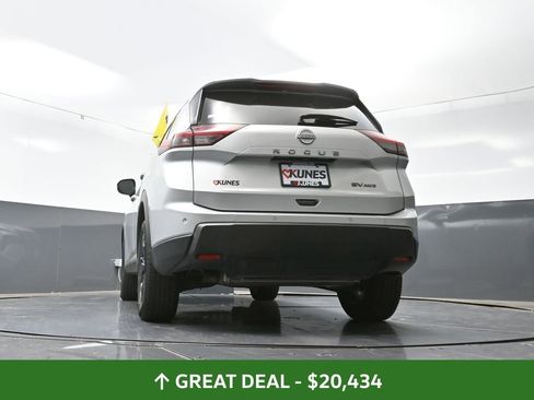 Used 2024 Nissan Rogue SV image 33