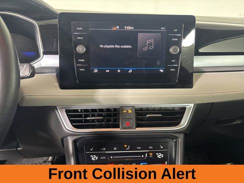 Used 2025 Volkswagen Taos SE w/ Black Wheel Package image 13