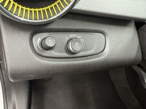 Used 2025 Chevrolet Trax LT image 12