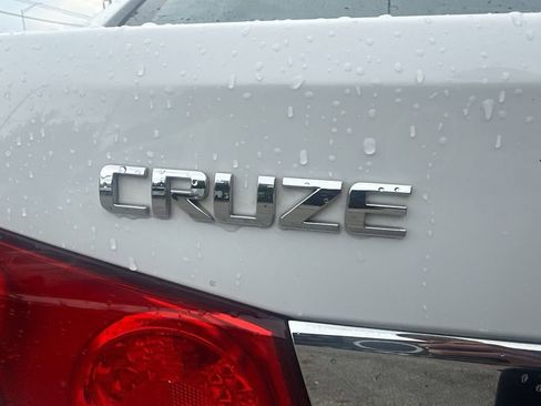 Used 2015 Chevrolet Cruze LS image 30