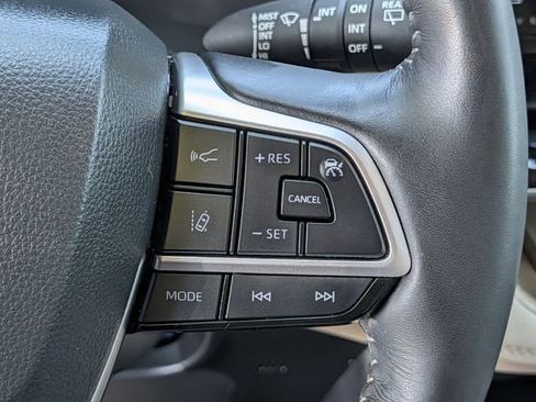 Used 2024 Toyota Highlander Limited AWD/4WD image 21
