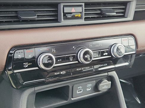 Certified 2024 Honda Pilot Elite image 15