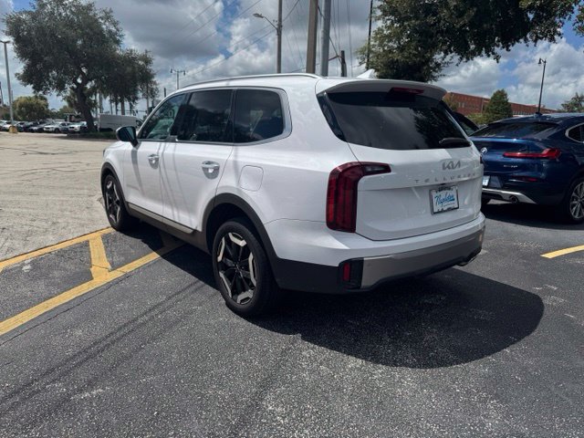 Used 2025 Kia Telluride S FWD image 3
