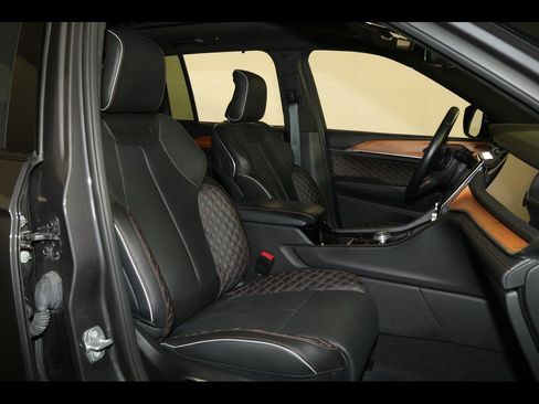 Used 2022 Jeep Grand Cherokee Summit image 32