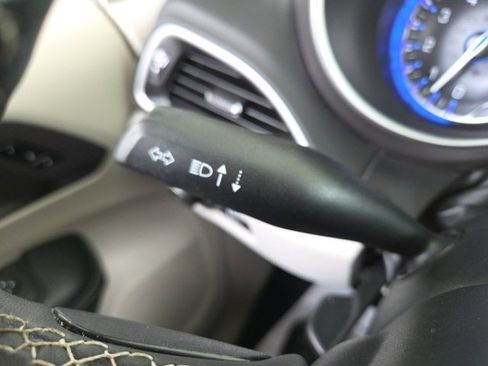 Used 2022 Chrysler Pacifica Touring-L image 50