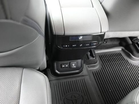 Certified 2024 Toyota Highlander Limited AWD/4WD image 33