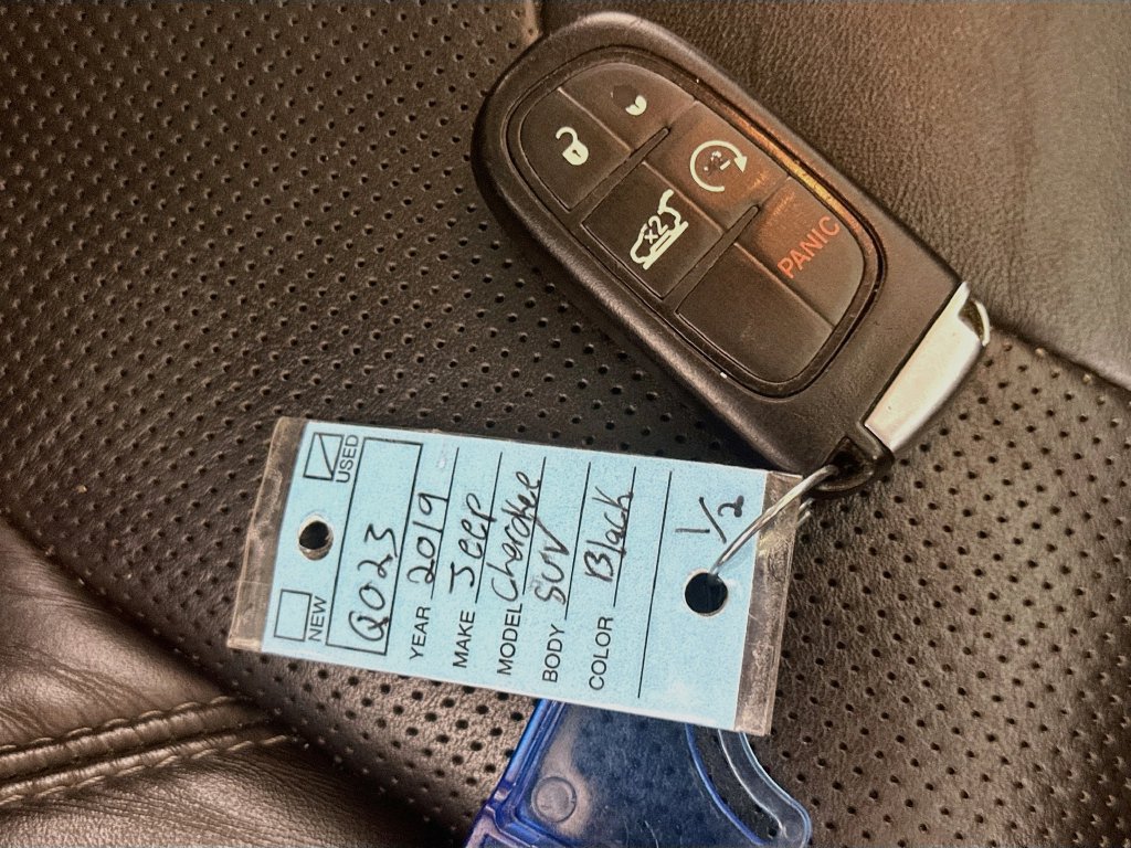 Used 2019 Jeep Cherokee Limited AWD/4WD image 38