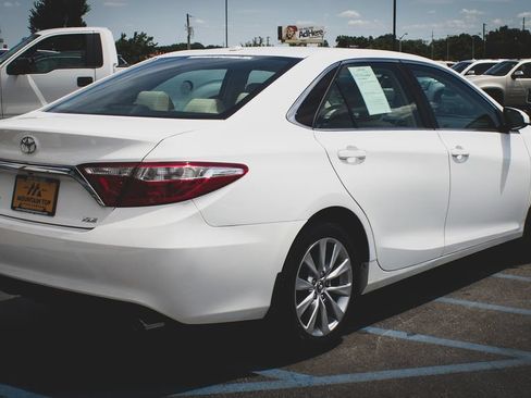 Used 2015 Toyota Camry XLE FWD image 11