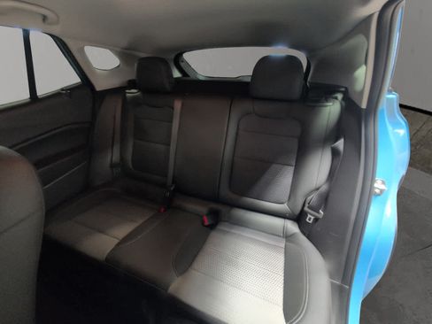 Used 2025 Chevrolet Trax LT w/ LT Convenience Package image 13