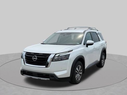 Used 2025 Nissan Pathfinder SL AWD/4WD image 12