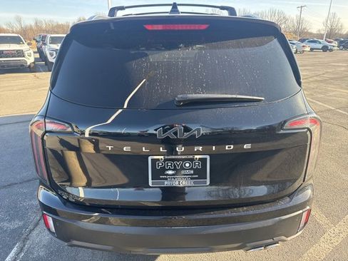 Used 2024 Kia Telluride EX w/ EX Captain's Chair Package image 3