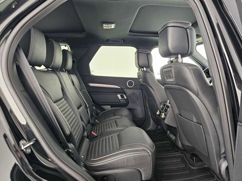 Used 2024 Land Rover Discovery Dynamic SE image 12