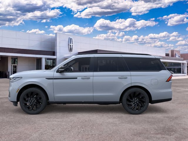 New 2026 Lincoln Navigator Reserve w/ Jet Appearance Package AWD/4WD image 3