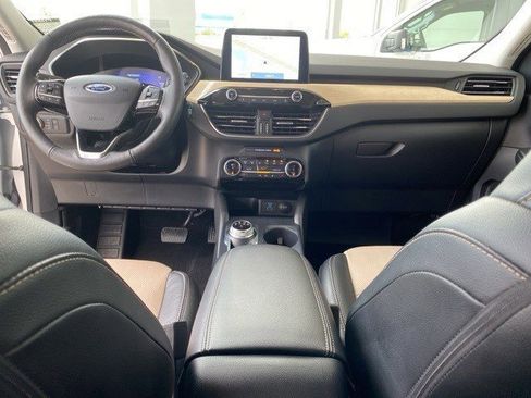 Certified 2022 Ford Escape Titanium w/ Titanium Elite Package image 30