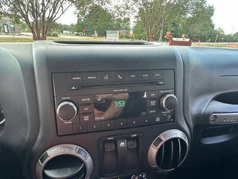 Used 2013 Jeep Wrangler Sport AWD/4WD image 15