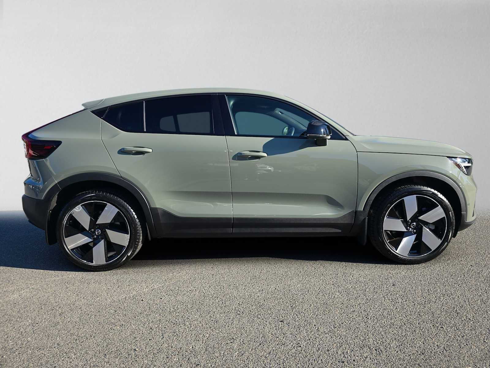 Certified 2023 Volvo C40 P8 Recharge Ultimate w/ Protection Package Premier AWD/4WD image 3
