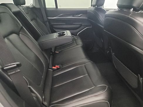 Used 2022 Jeep Grand Cherokee Limited image 19