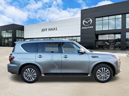 Used 2024 Nissan Armada SL w/ Captain's Chairs Package image 5