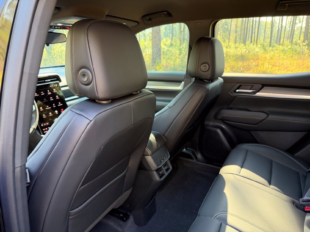 New 2027 GMC Terrain Elevation w/ Elevation Premium Package FWD image 25