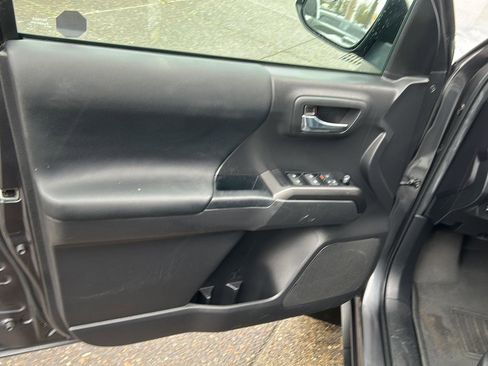 Certified 2023 Toyota Tacoma TRD Off-Road image 36