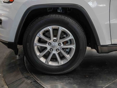 Used 2021 Jeep Grand Cherokee Laredo RWD image 9