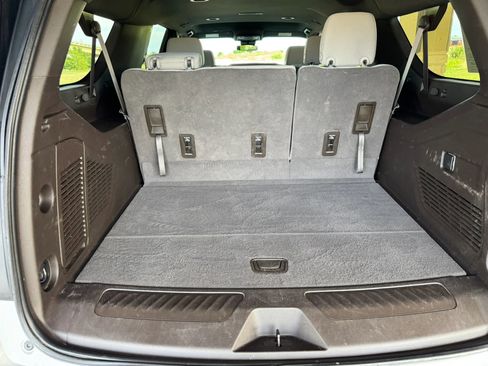 Used 2023 Chevrolet Suburban LS RWD image 22