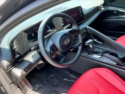 Used 2025 Hyundai Elantra Sport FWD image 17