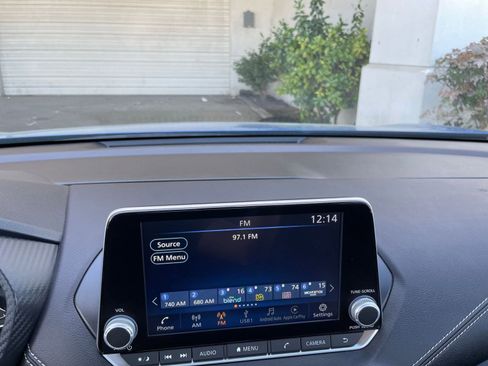Used 2025 Nissan Sentra SV FWD image 17