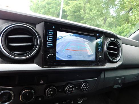 Used 2019 Toyota Tacoma TRD Off-Road AWD/4WD image 10