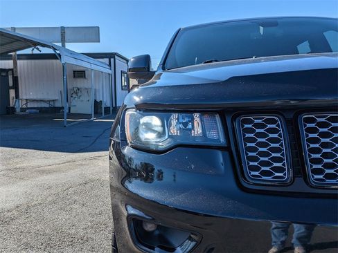 Used 2018 Jeep Grand Cherokee Altitude image 11