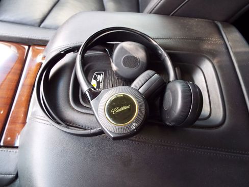 Used 2017 Cadillac Escalade Premium Luxury w/ LPO, Radiant Package image 37