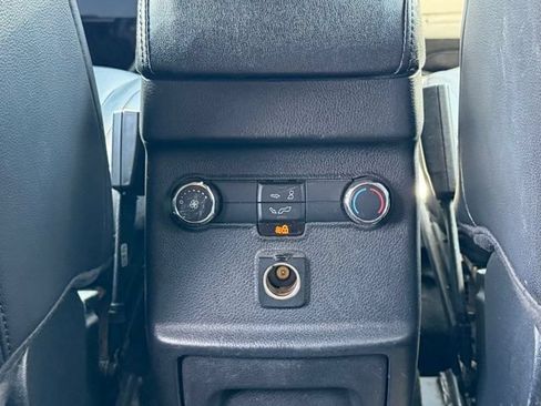 Used 2017 Ford Explorer XLT w/ Equipment Group 202A AWD/4WD image 30