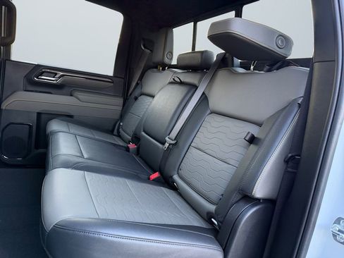 Used 2025 Chevrolet Silverado 2500 ZR2 w/ Technology Package image 13