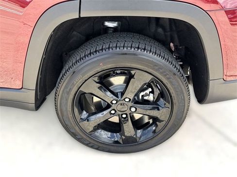 New 2025 Jeep Grand Cherokee L Altitude image 10