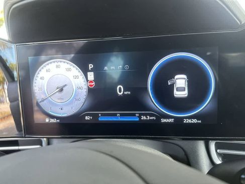 Used 2025 Hyundai Elantra SEL image 16