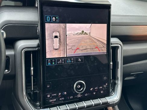 Used 2025 GMC Yukon Denali AWD/4WD image 22