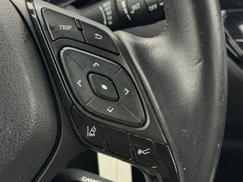 Used 2018 Toyota C-HR XLE image 20