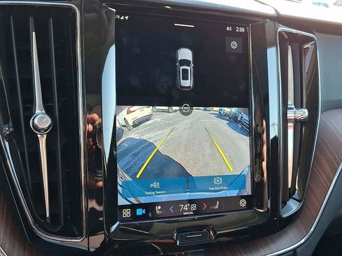 Certified 2023 Volvo XC60 B5 Plus w/ Climate Package image 18