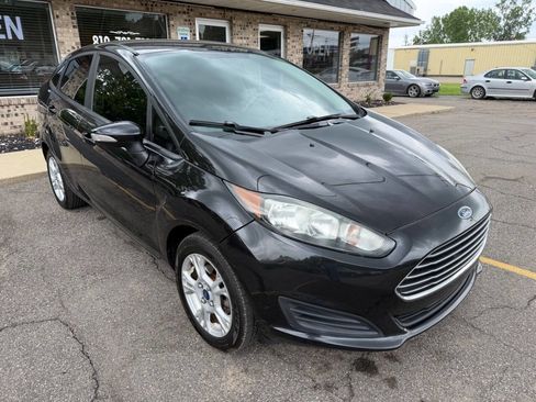 Used 2015 Ford Fiesta SE FWD image 1