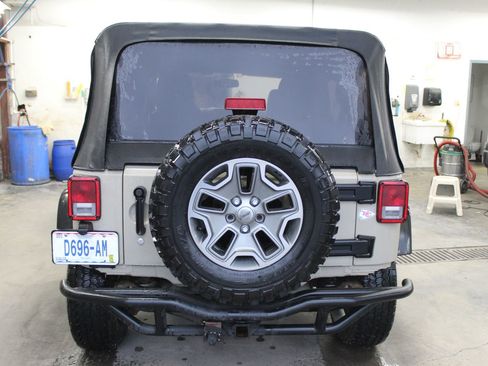 Used 2017 Jeep Wrangler Unlimited Rubicon w/ Connectivity Group image 5