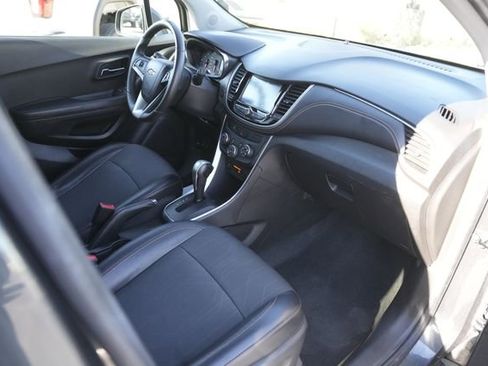 Used 2017 Chevrolet Trax LT w/ LT Convenience Package image 17