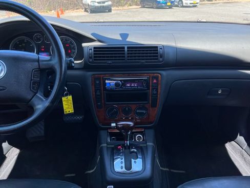Used 2005 Volkswagen Passat GLS FWD image 19