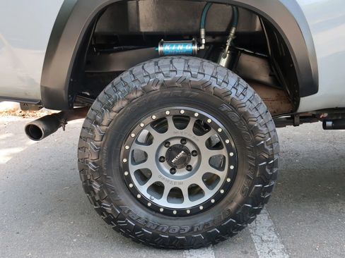 Used 2021 Toyota Tacoma TRD Off-Road w/ Technology Package AWD/4WD image 19