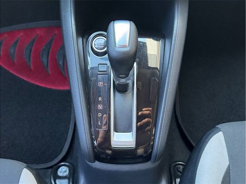Used 2021 Nissan Versa SV FWD image 11