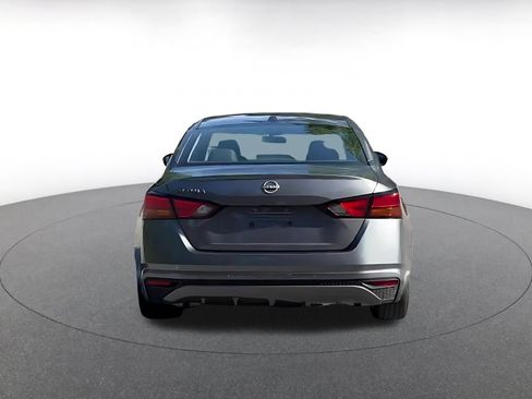 Used 2025 Nissan Altima 2.5 SV FWD image 9