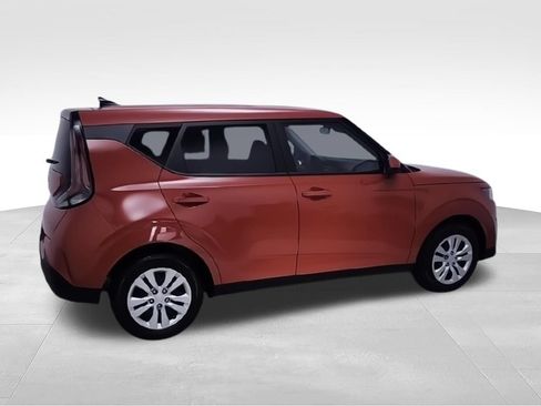 Used 2025 Kia Soul LX FWD image 11