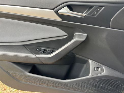 Used 2025 Volkswagen Jetta SE image 21