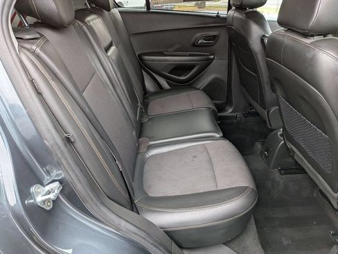 Used 2021 Chevrolet Trax LT AWD/4WD image 27