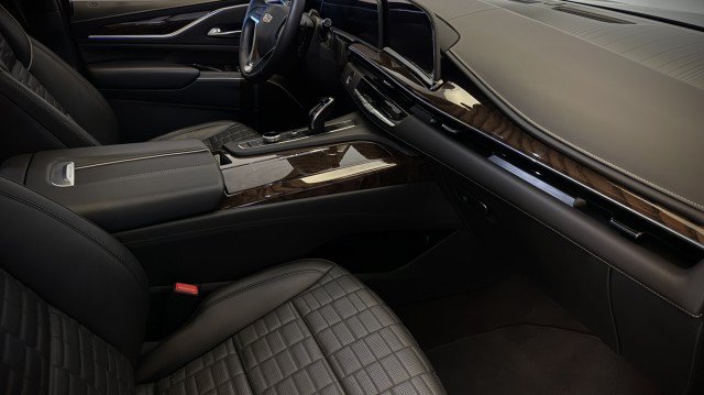 Used 2022 Cadillac Escalade Sport Platinum w/ Heavy-Duty Trailer Package AWD/4WD image 19