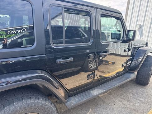 Used 2018 Jeep Wrangler Unlimited Sahara w/ Cold Weather Group AWD/4WD image 8
